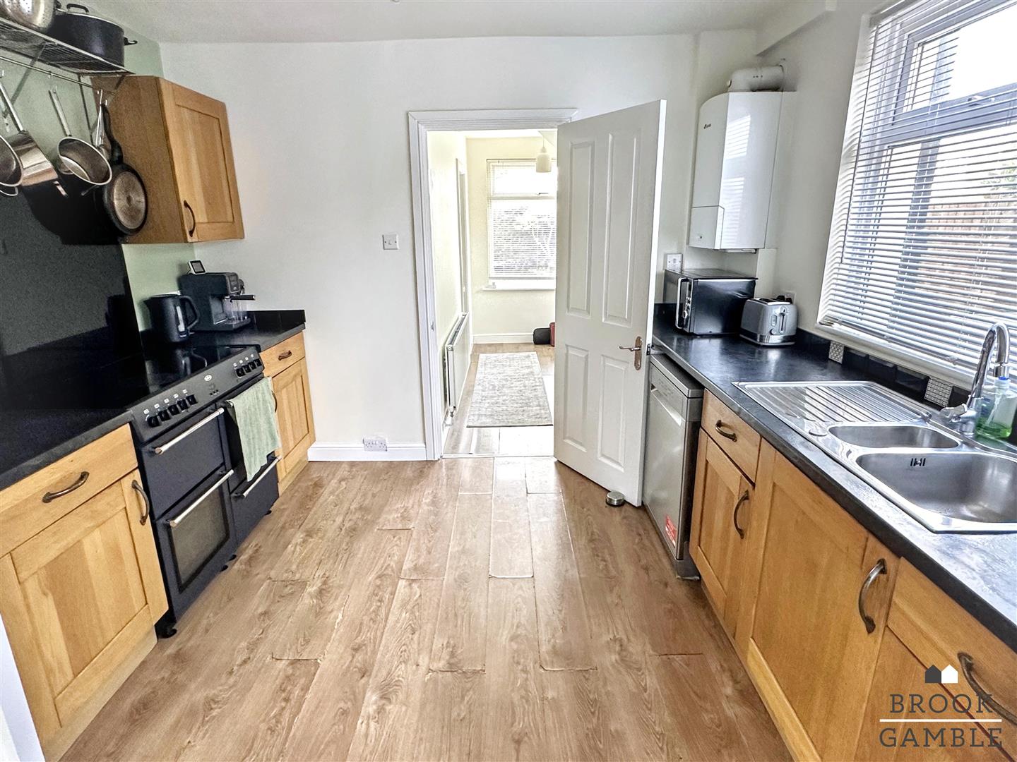 4 Bedroom House. Langney Rise in Eastbourne,  6